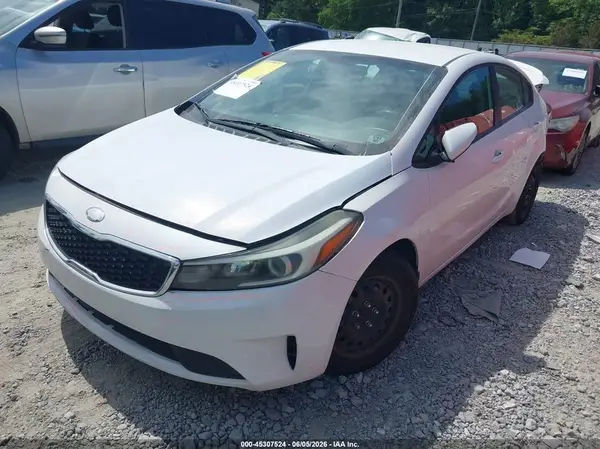 3KPFL4A77JE215761 2018 KIA FORTE - Image 2