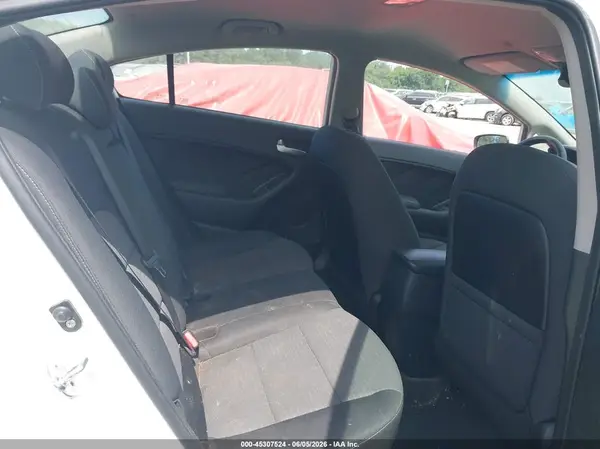 3KPFL4A77JE215761 2018 KIA FORTE - Image 8