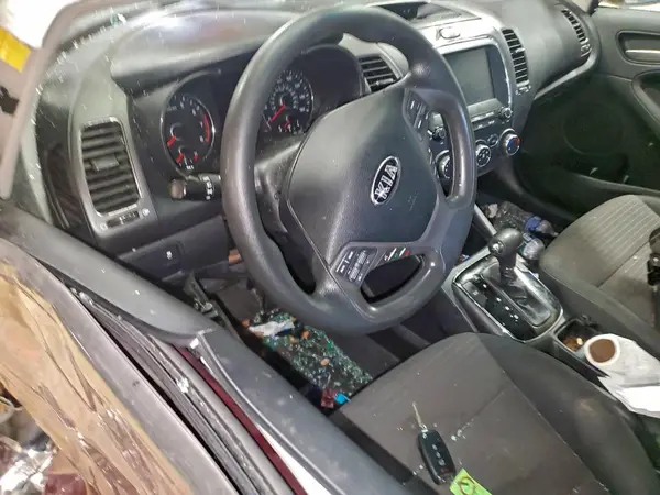 3KPFL4A77JE217283 2018 KIA FORTE - Image 8