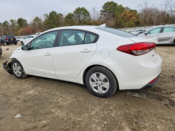 3KPFL4A77JE217719 2018 KIA FORTE - Image 2