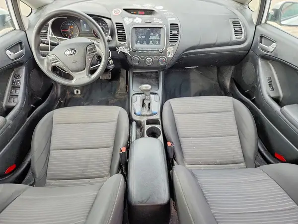 3KPFL4A77JE217719 2018 KIA FORTE - Image 8