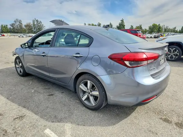 3KPFL4A77JE217736 2018 KIA FORTE - Image 2