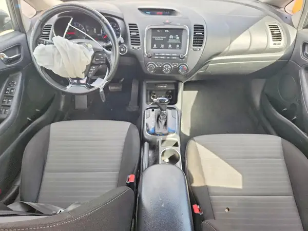 3KPFL4A77JE217736 2018 KIA FORTE - Image 8