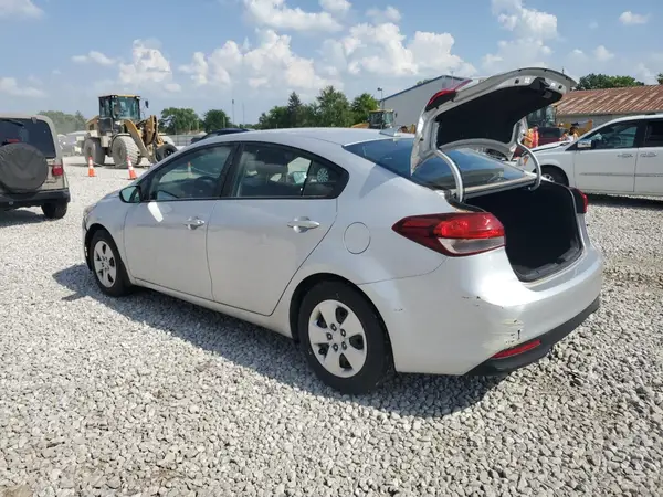 3KPFL4A77JE218482 2018 KIA FORTE - Image 2