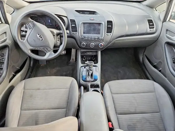 3KPFL4A77JE219485 2018 KIA FORTE - Image 8