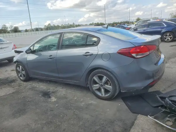 3KPFL4A77JE219504 2018 KIA FORTE - Image 2