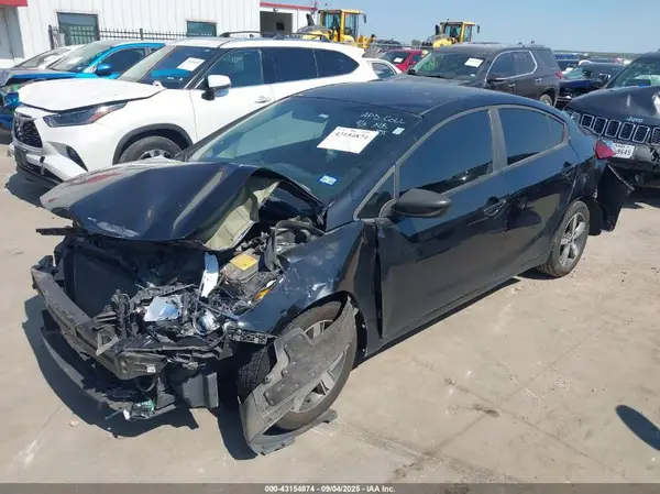 3KPFL4A77JE220183 2018 KIA FORTE - Image 2
