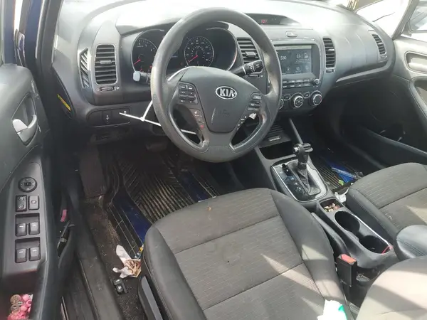 3KPFL4A77JE224637 2018 KIA FORTE - Image 8