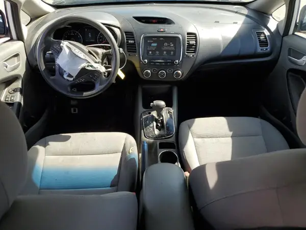 3KPFL4A77JE224704 2018 KIA FORTE - Image 8