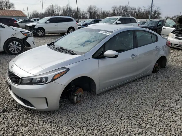 3KPFL4A77JE226243 2018 KIA FORTE - Image 1