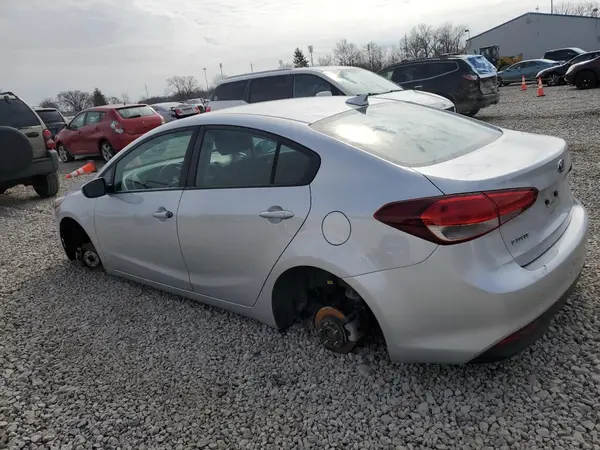 3KPFL4A77JE226243 2018 KIA FORTE - Image 2
