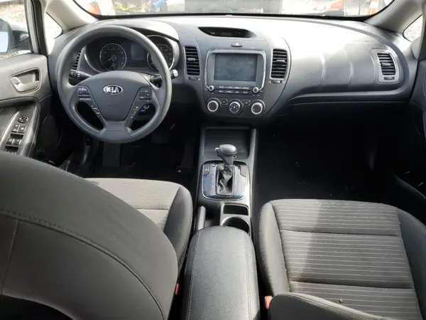 3KPFL4A77JE226243 2018 KIA FORTE - Image 8