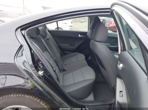 3KPFL4A77JE226713 2018 KIA FORTE - Image 8
