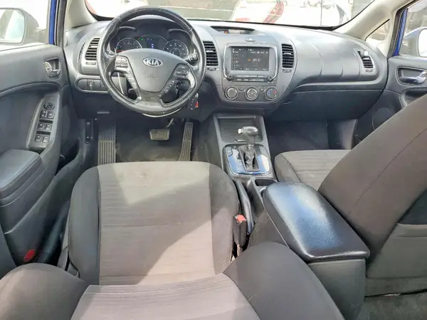 3KPFL4A77JE226985 2018 KIA FORTE - Image 8