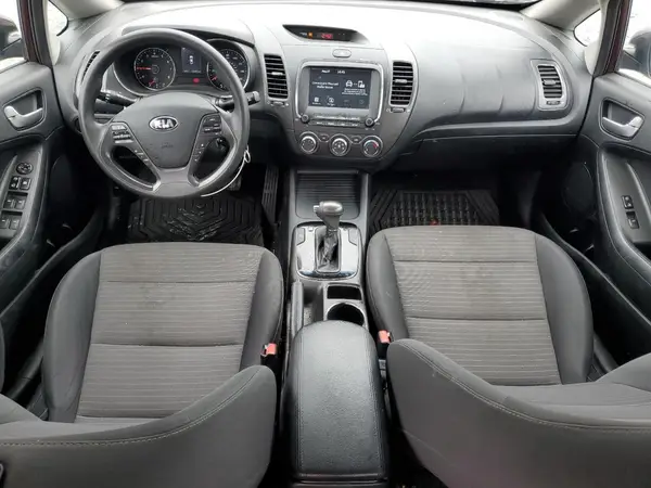 3KPFL4A77JE227991 2018 KIA FORTE - Image 8