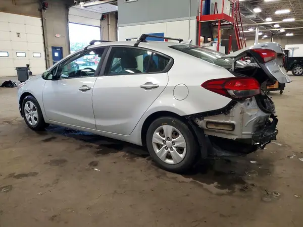 3KPFL4A77JE230700 2018 KIA FORTE - Image 2