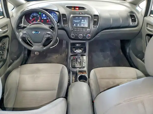 3KPFL4A77JE230700 2018 KIA FORTE - Image 8