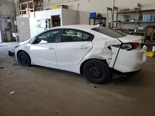 3KPFL4A77JE233550 2018 KIA FORTE - Image 2