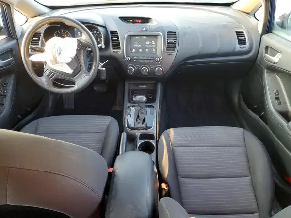 3KPFL4A77JE233581 2018 KIA FORTE - Image 8