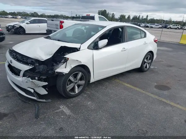 3KPFL4A77JE235458 2018 KIA FORTE - Image 2