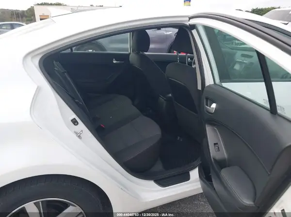 3KPFL4A77JE235458 2018 KIA FORTE - Image 8