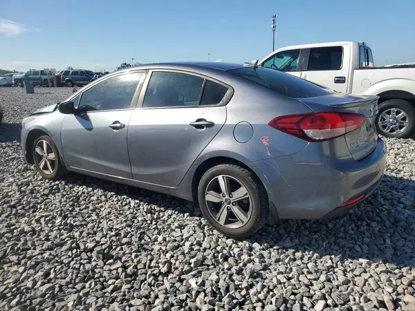 3KPFL4A77JE236402 2018 KIA FORTE - Image 2