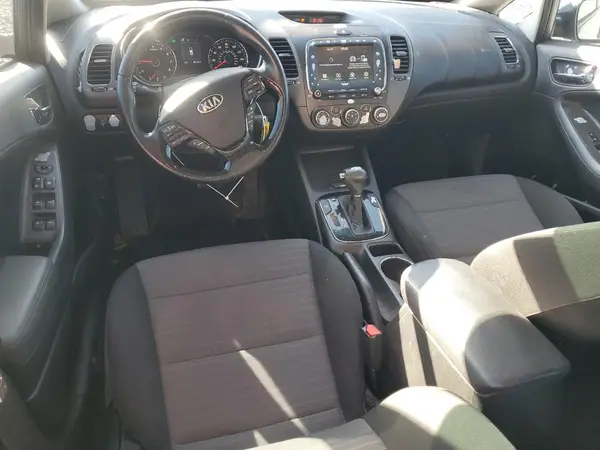 3KPFL4A77JE236402 2018 KIA FORTE - Image 8