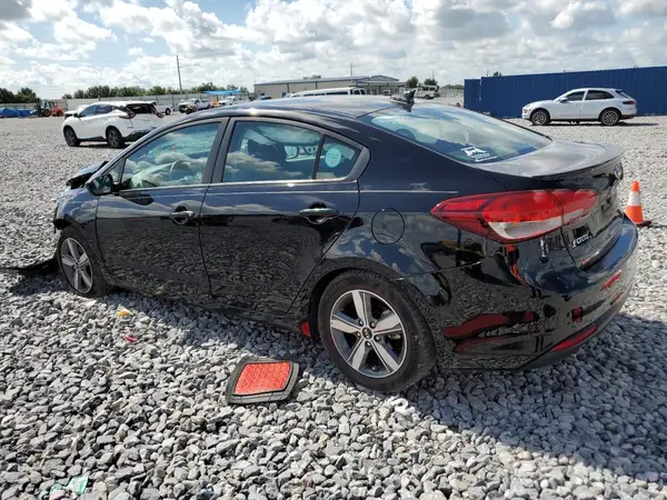 3KPFL4A77JE238845 2018 KIA FORTE - Image 2