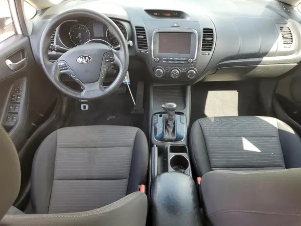 3KPFL4A77JE238912 2018 KIA FORTE - Image 8