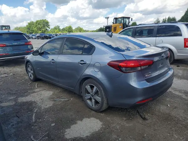 3KPFL4A77JE241633 2018 KIA FORTE - Image 2