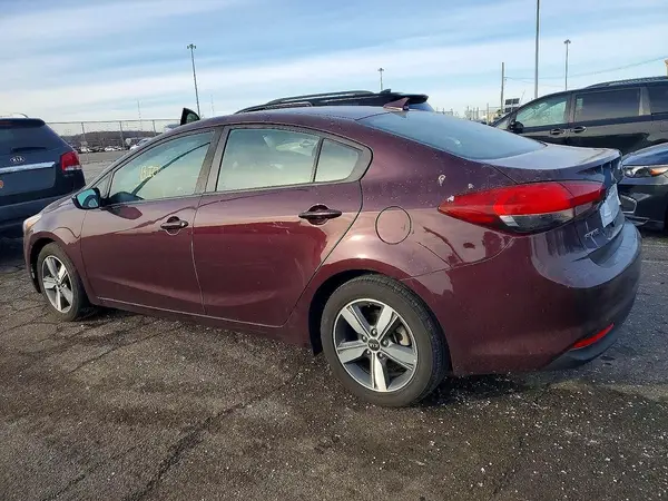 3KPFL4A77JE244970 2018 KIA FORTE - Image 2