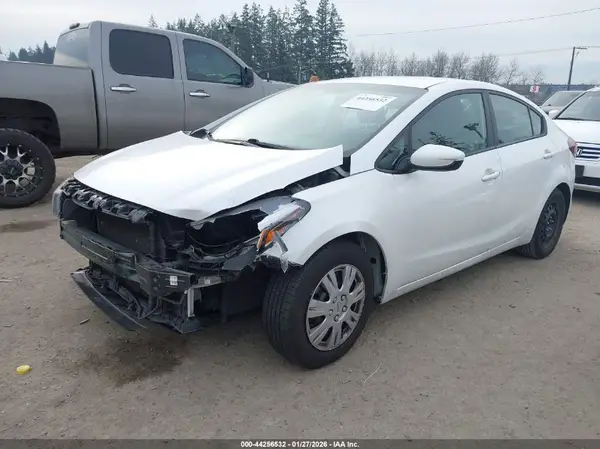 3KPFL4A77JE247173 2018 KIA FORTE - Image 2