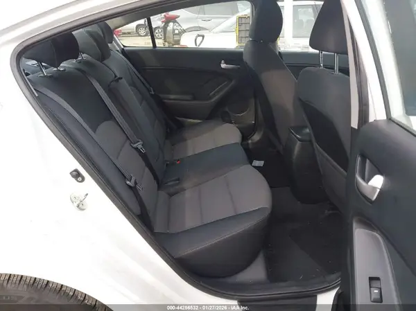 3KPFL4A77JE247173 2018 KIA FORTE - Image 8
