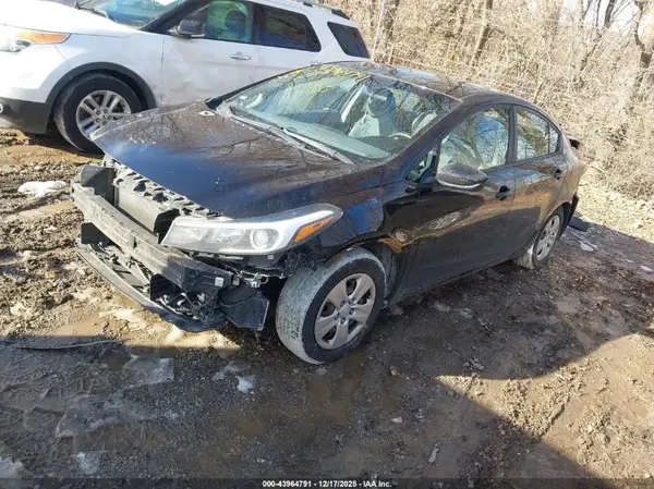 3KPFL4A77JE247867 2018 KIA FORTE - Image 2