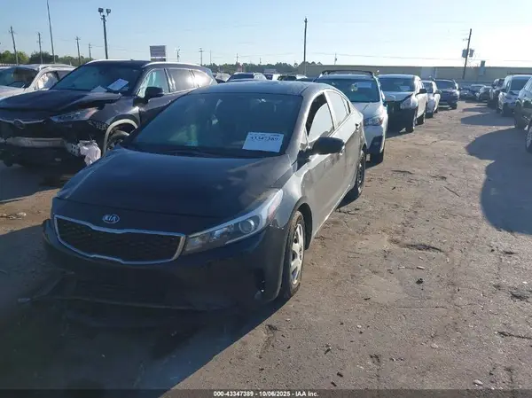 3KPFL4A77JE248050 2018 KIA FORTE - Image 2