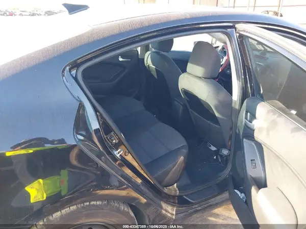 3KPFL4A77JE248050 2018 KIA FORTE - Image 8
