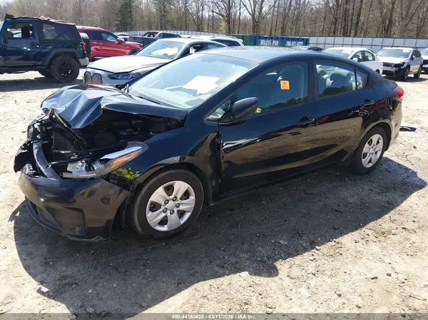3KPFL4A77JE248470 2018 KIA FORTE - Image 2