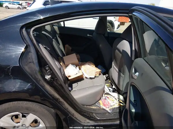 3KPFL4A77JE248470 2018 KIA FORTE - Image 8