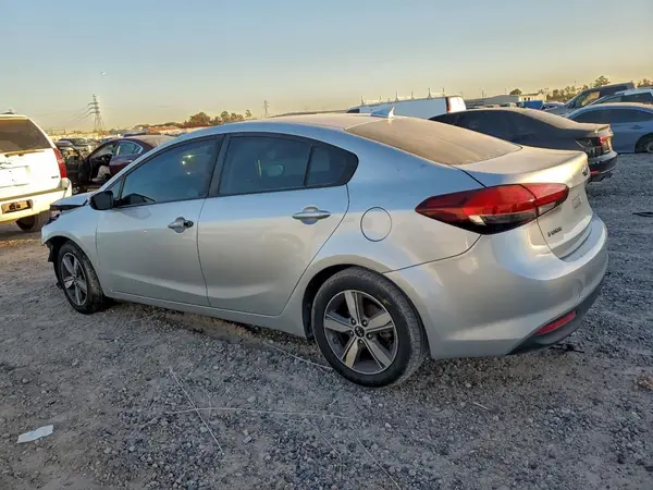 3KPFL4A77JE248498 2018 KIA FORTE - Image 2