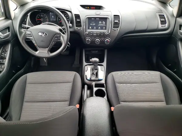 3KPFL4A77JE249036 2018 KIA FORTE - Image 8