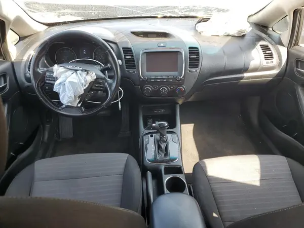 3KPFL4A77JE249117 2018 KIA FORTE - Image 8