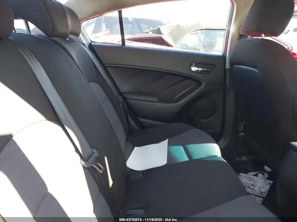 3KPFL4A77JE249683 2018 KIA FORTE - Image 8
