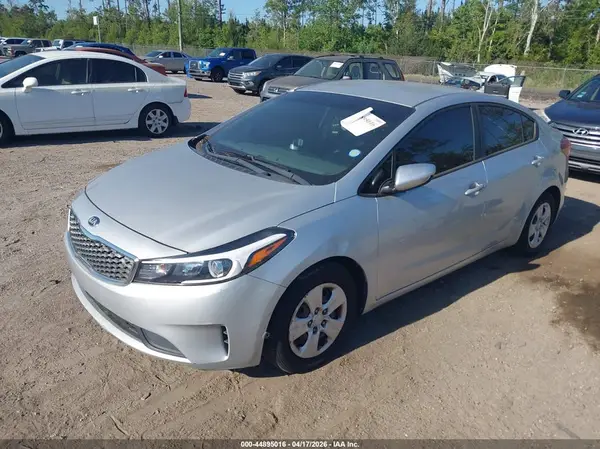 3KPFL4A77JE249876 2018 KIA FORTE - Image 2