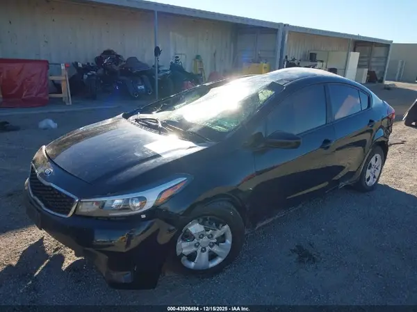 3KPFL4A77JE250476 2018 KIA FORTE - Image 2