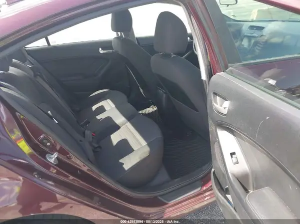 3KPFL4A77JE250705 2018 KIA FORTE - Image 8