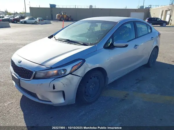 3KPFL4A77JE251837 2018 KIA FORTE - Image 2