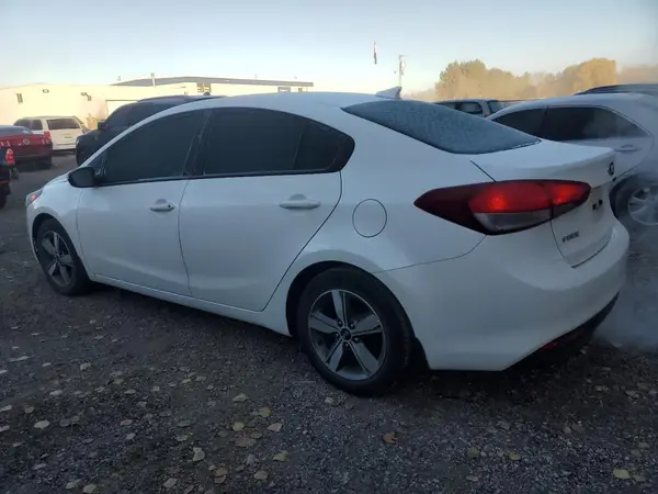 3KPFL4A77JE252647 2018 KIA FORTE - Image 2