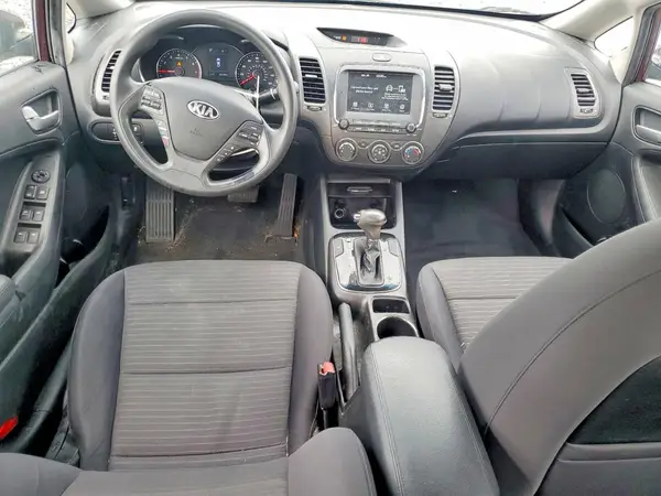 3KPFL4A77JE255824 2018 KIA FORTE - Image 8