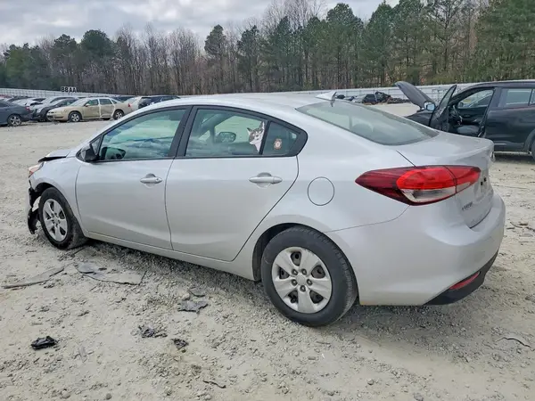 3KPFL4A77JE255841 2018 KIA FORTE - Image 2