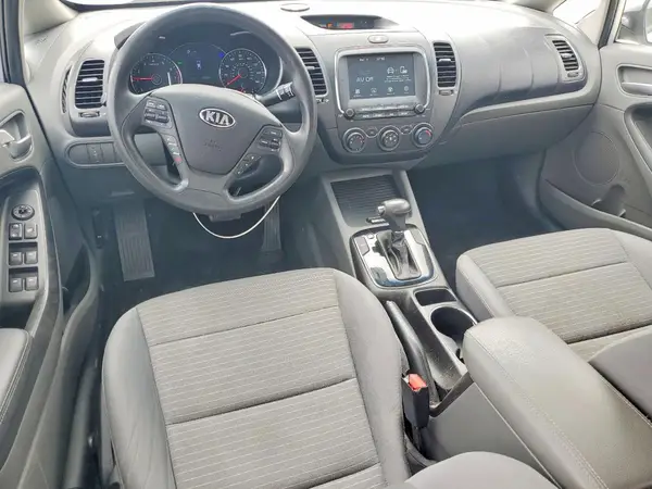 3KPFL4A77JE255841 2018 KIA FORTE - Image 8